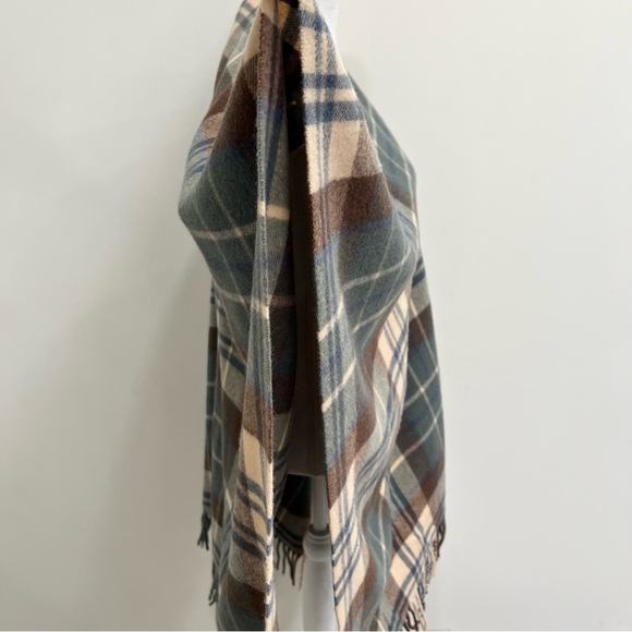 Highland Home Blanket Cape Shawl Stewart Blue Plaid 100% Wool Scotland Fringe - Picture 7 of 9